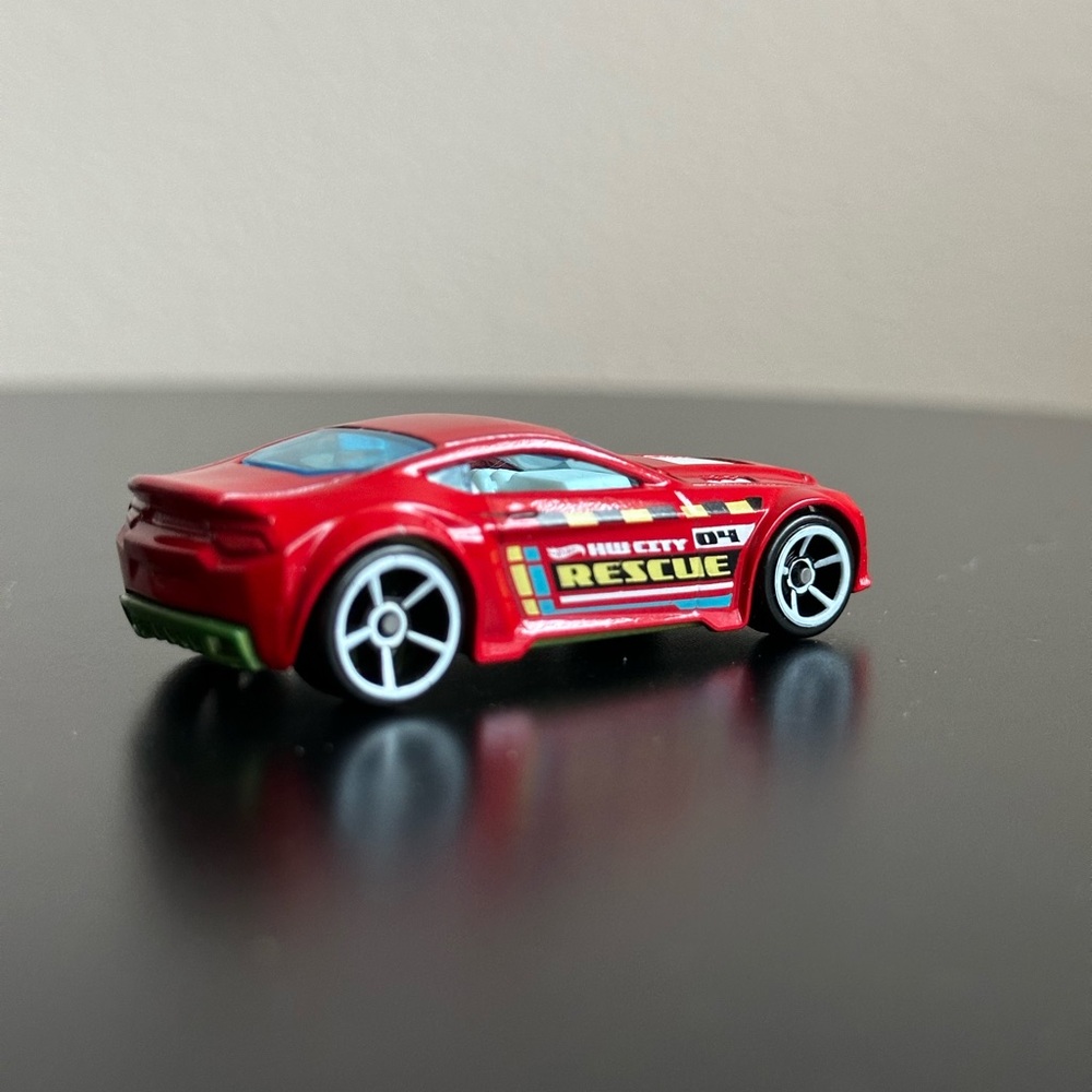 2009 HOT WHEELS TORQUE TWISTER #04 HW RESCUE RED 1:64 DIECAST 2.5" CAR - Picture 2 of 13